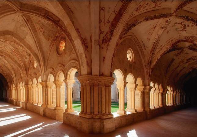 Espaciosas habitaciones en Castilla Termal Balneario Monasterio de Valbuena. El entorno más romántico con nuestro Spa y Masaje en Valladolid